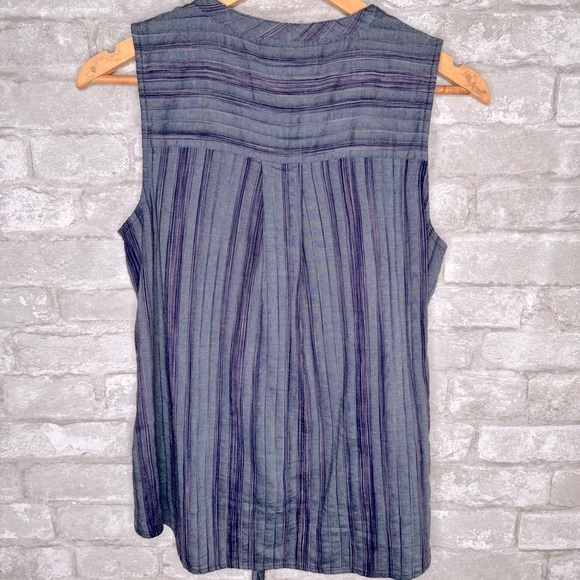 Ariat® Sleeveless Indigo Stripe,button-up Caroline top, western,beautiful,EUC - Picture 3 of 7
